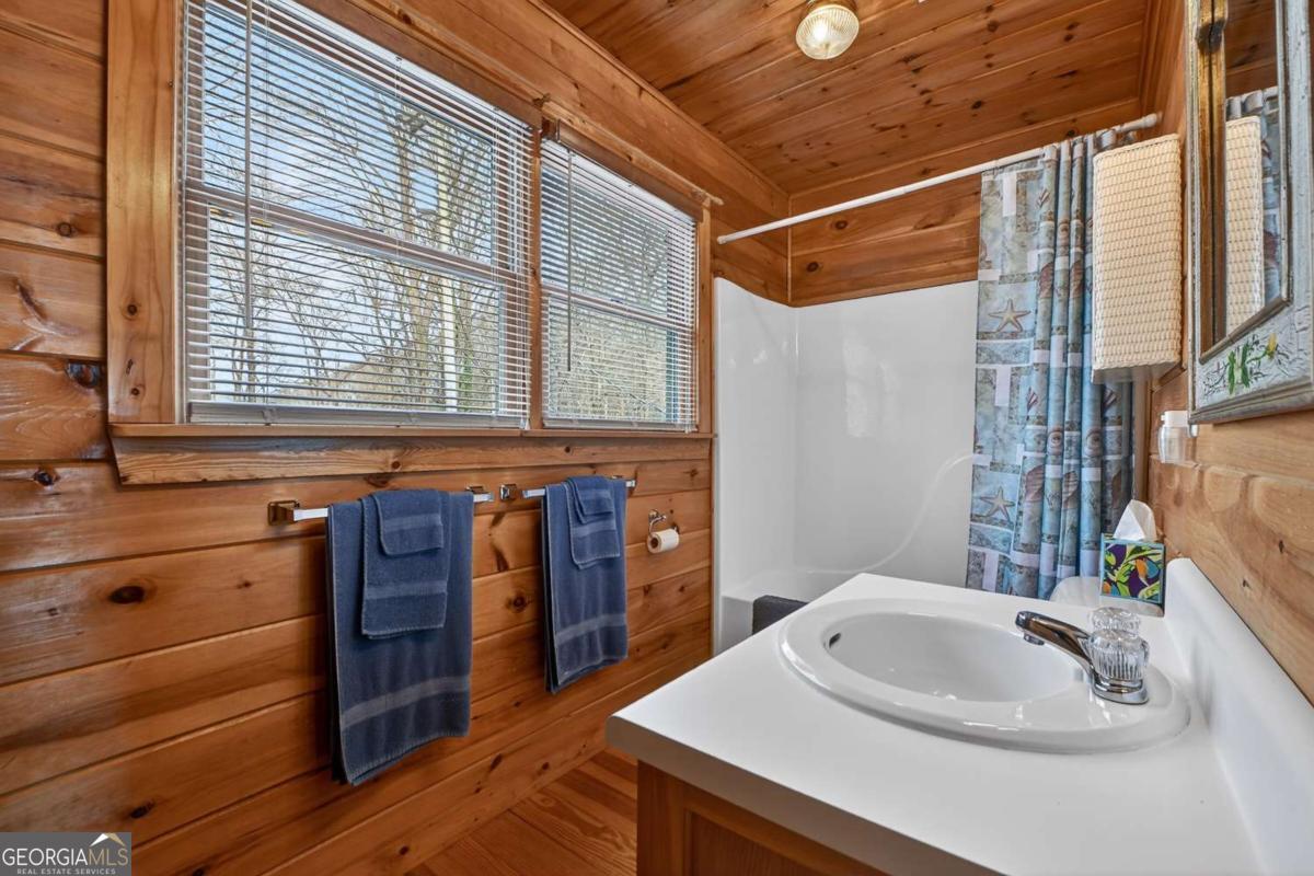 Ellijay, Georgia, 30536, United States, 4 Bedrooms Bedrooms, ,3 BathroomsBathrooms,Residential,For Sale,2011402