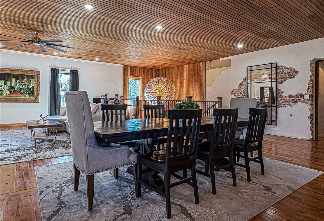 Berryville, Arkansas, 72616, United States, 3 Bedrooms Bedrooms, ,2 BathroomsBathrooms,Residential,For Sale,1994885