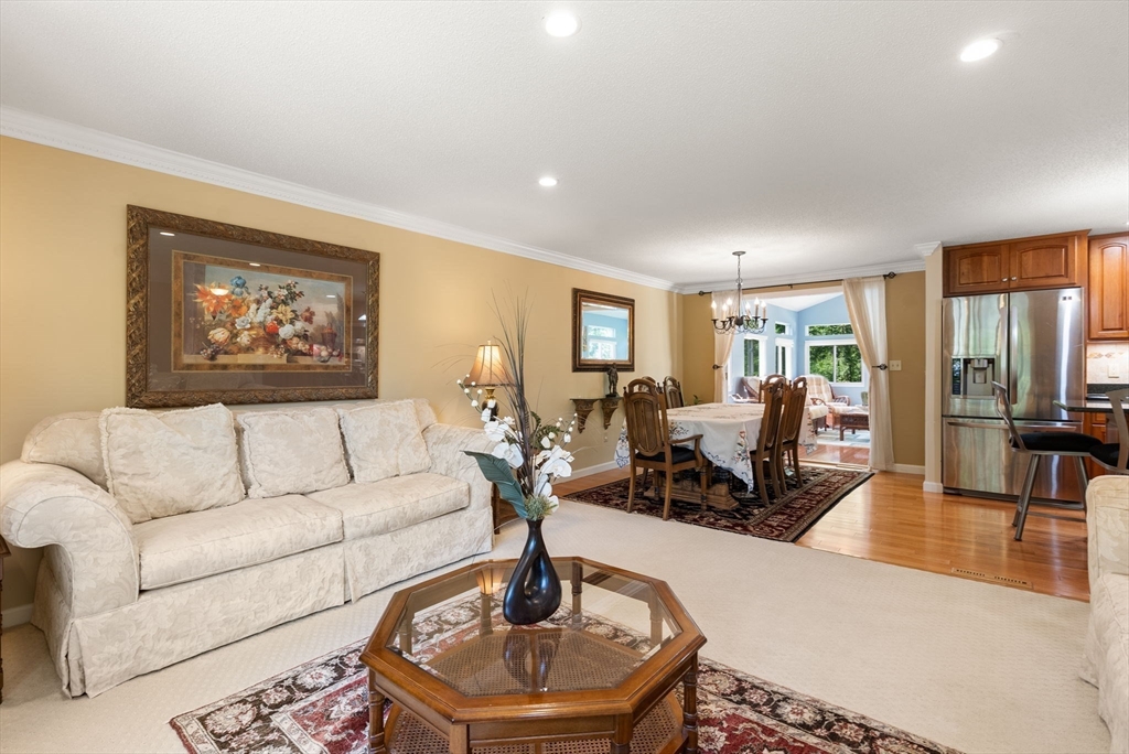 Agawam, Massachusetts, 01030, United States, 4 Bedrooms Bedrooms, ,3 BathroomsBathrooms,Residential,For Sale,1933274