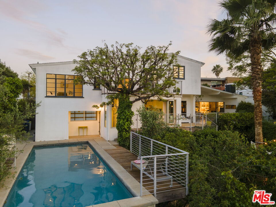 Los Angeles, California, 90068, United States, 3 Bedrooms Bedrooms, ,4 BathroomsBathrooms,Residential,For Sale,1839885