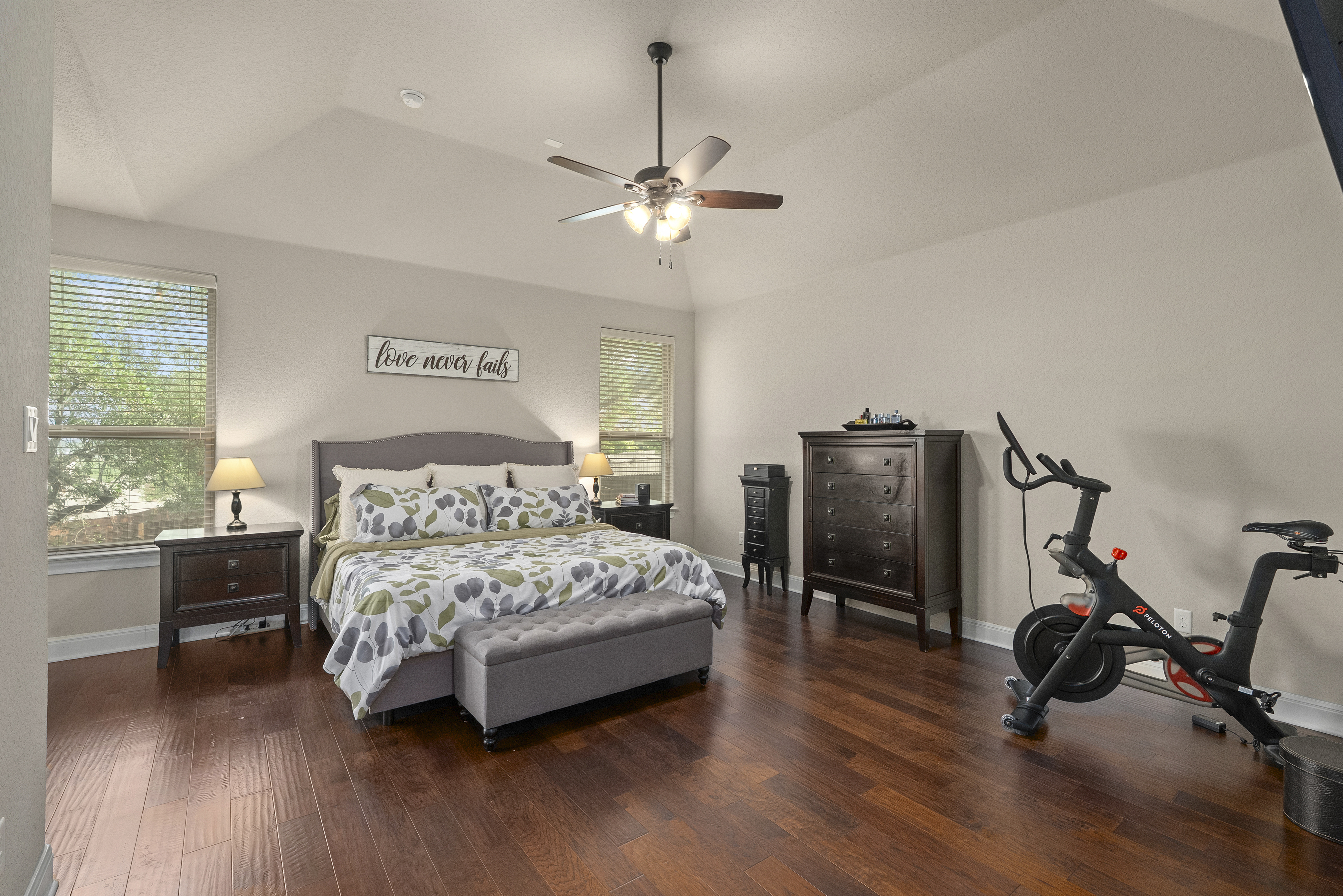  Thoughtfully Designed with Exceptional Floor Plan - 物件實景