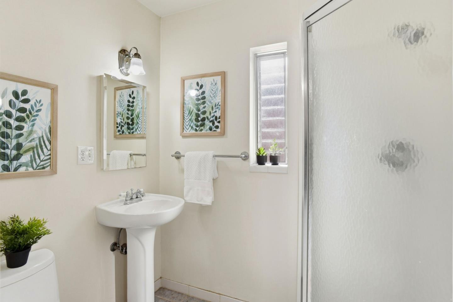 Palo Alto, California, 94303, United States, 2 Bedrooms Bedrooms, ,2 BathroomsBathrooms,Residential,For Sale,1989685