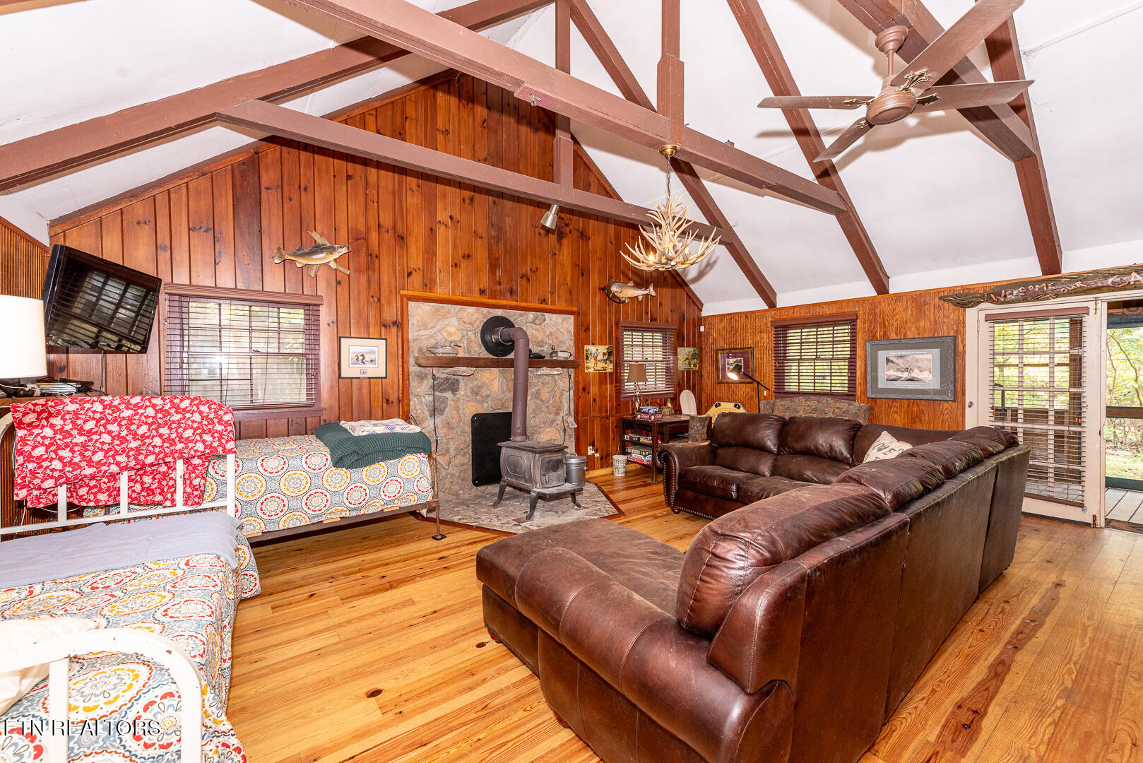 Townsend, Tennessee, 37882, United States, 1 Bedroom Bedrooms, ,1 BathroomBathrooms,Residential,For Sale,1973963