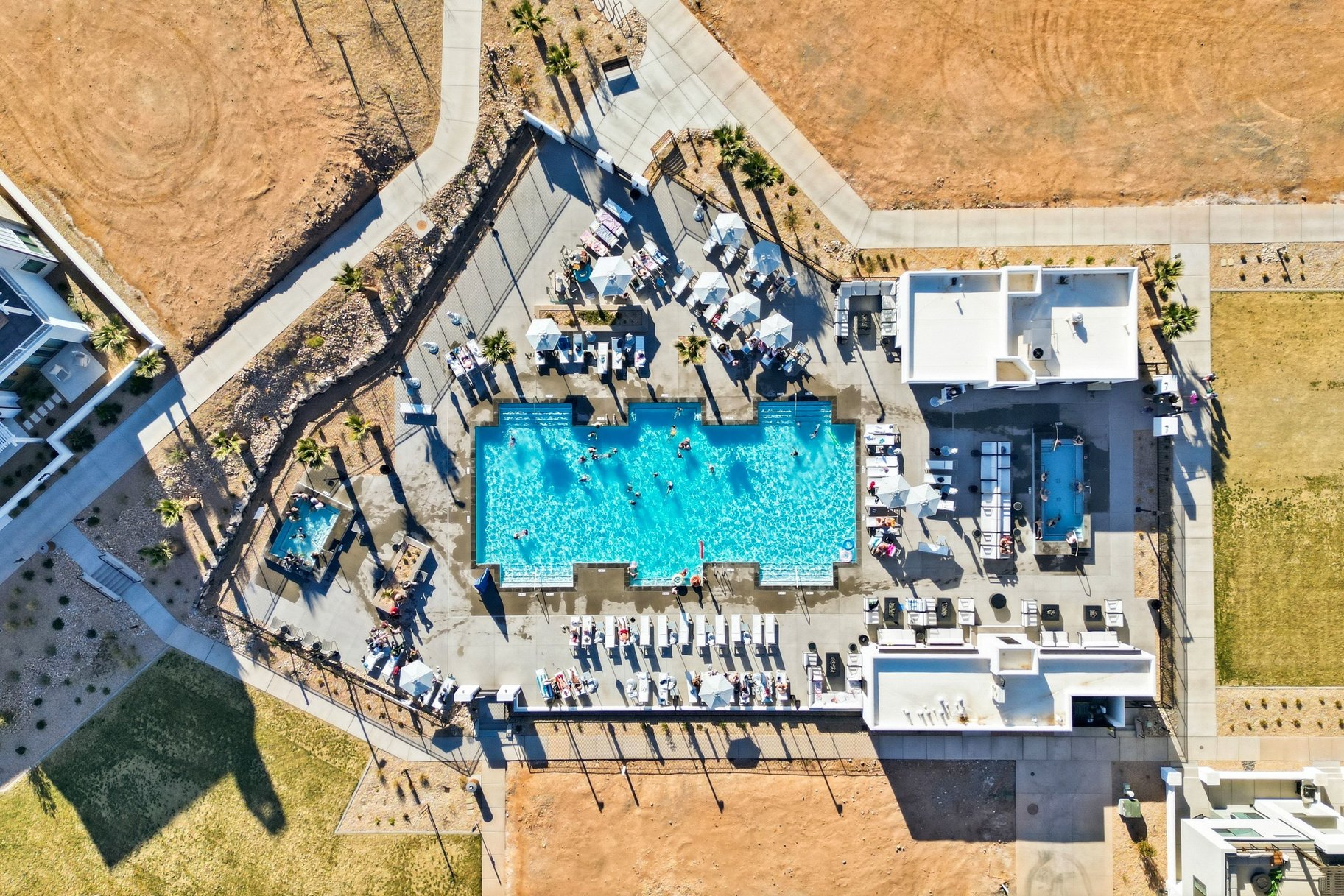  Top-Floor Desert Color Retreat With Lagoon Access & Views - 物件實景