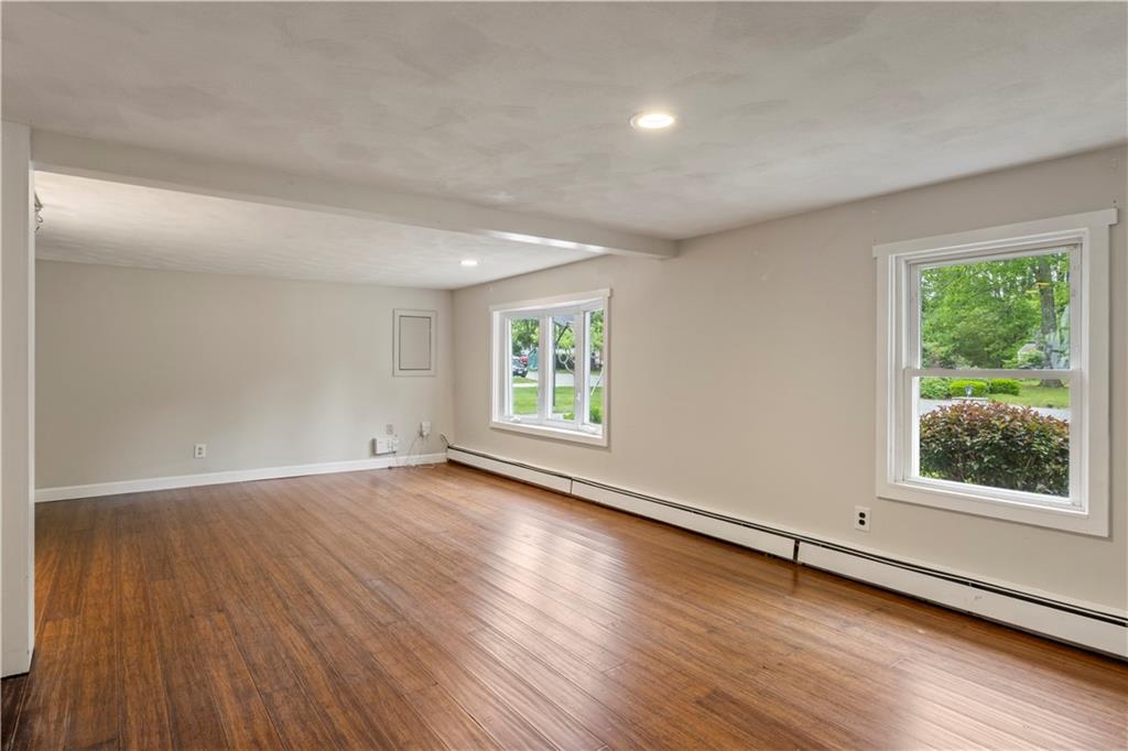 North Smithfield, Rhode Island, 02896, United States, 3 Bedrooms Bedrooms, ,3 BathroomsBathrooms,Residential,For Sale,1870589