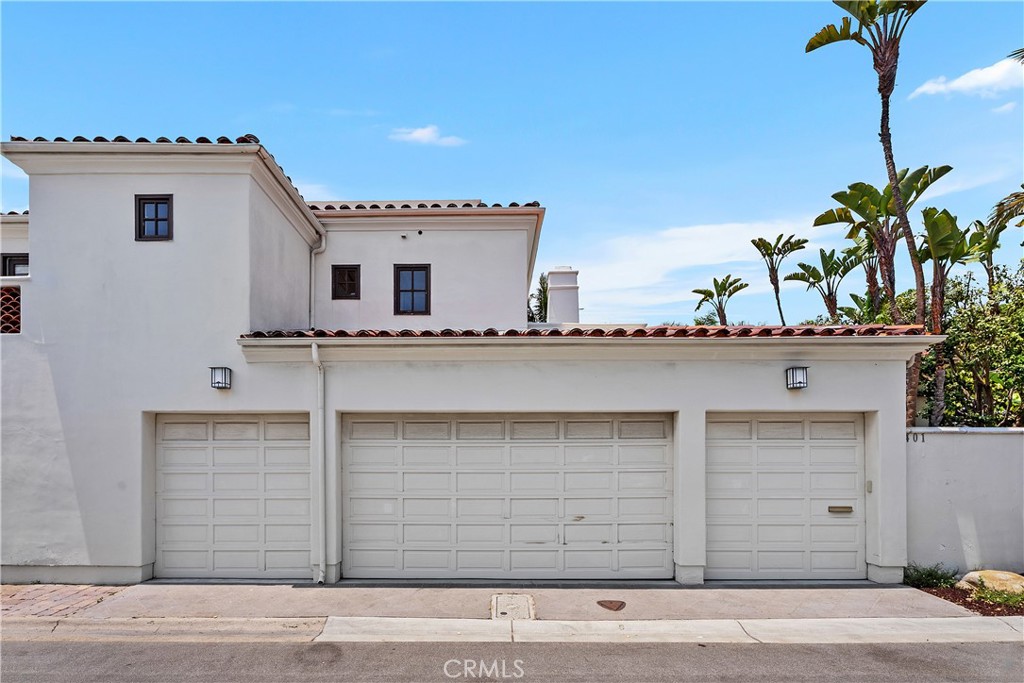 Newport Beach, California, 92663, United States, 5 Bedrooms Bedrooms, ,4 BathroomsBathrooms,Residential,For Sale,1848621
