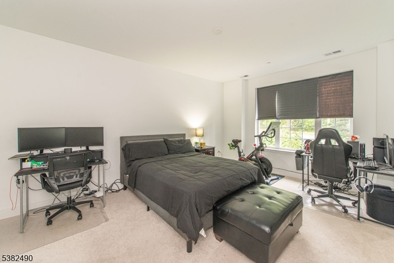 Morris Plains Boro, New Jersey, 07950, United States, 2 Bedrooms Bedrooms, ,3 BathroomsBathrooms,Residential,For Sale,1939204