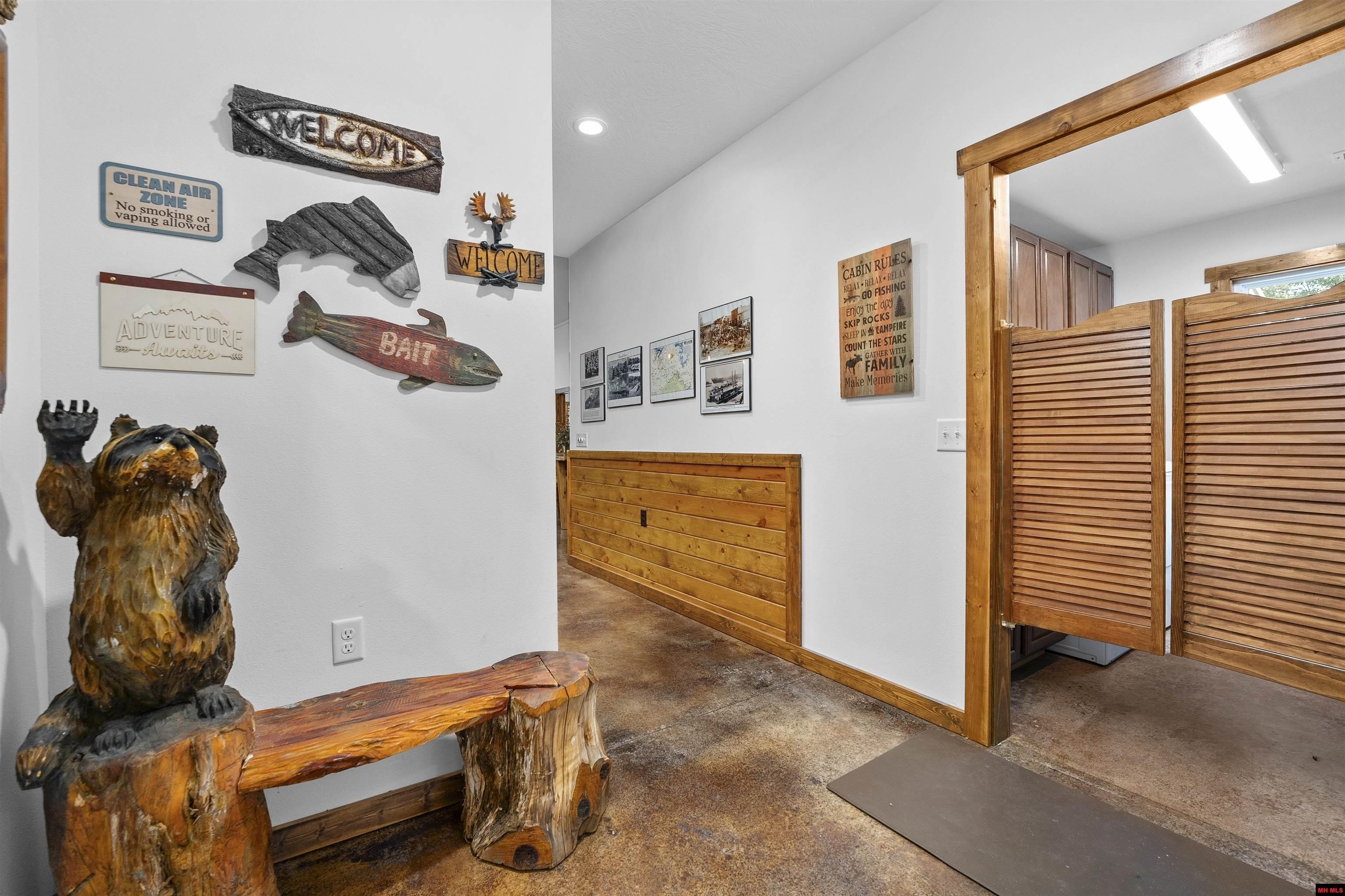 Norfork, Arkansas, 72658, United States, 4 Bedrooms Bedrooms, ,4 BathroomsBathrooms,Residential,For Sale,1976575