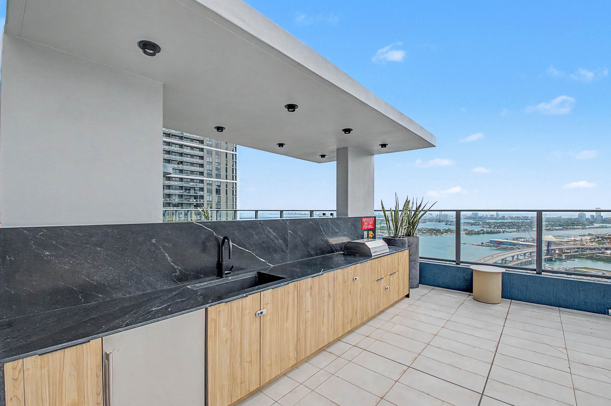  121 NE 25th St, Miami, FL, 33132 - 物件實景