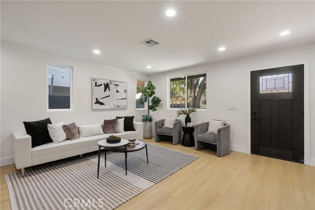 Los Angeles, California, 90016, United States, 7 Bedrooms Bedrooms, ,4 BathroomsBathrooms,Residential,For Sale,2006149