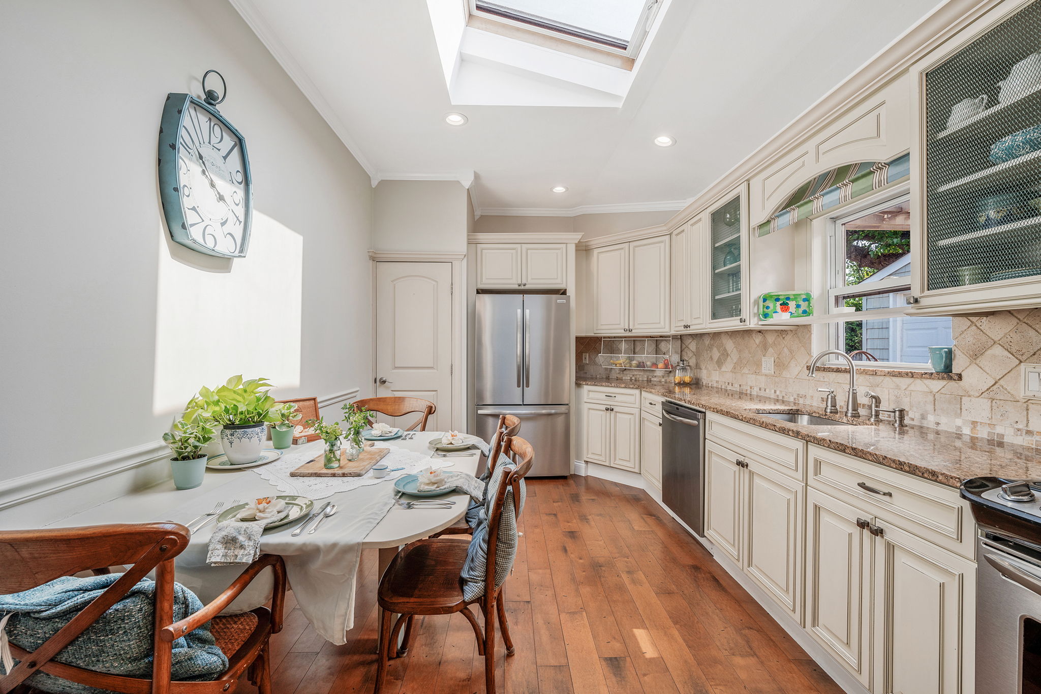 Babylon, New York, 11702, United States, 4 Bedrooms Bedrooms, ,2 BathroomsBathrooms,Residential,For Sale,1905620