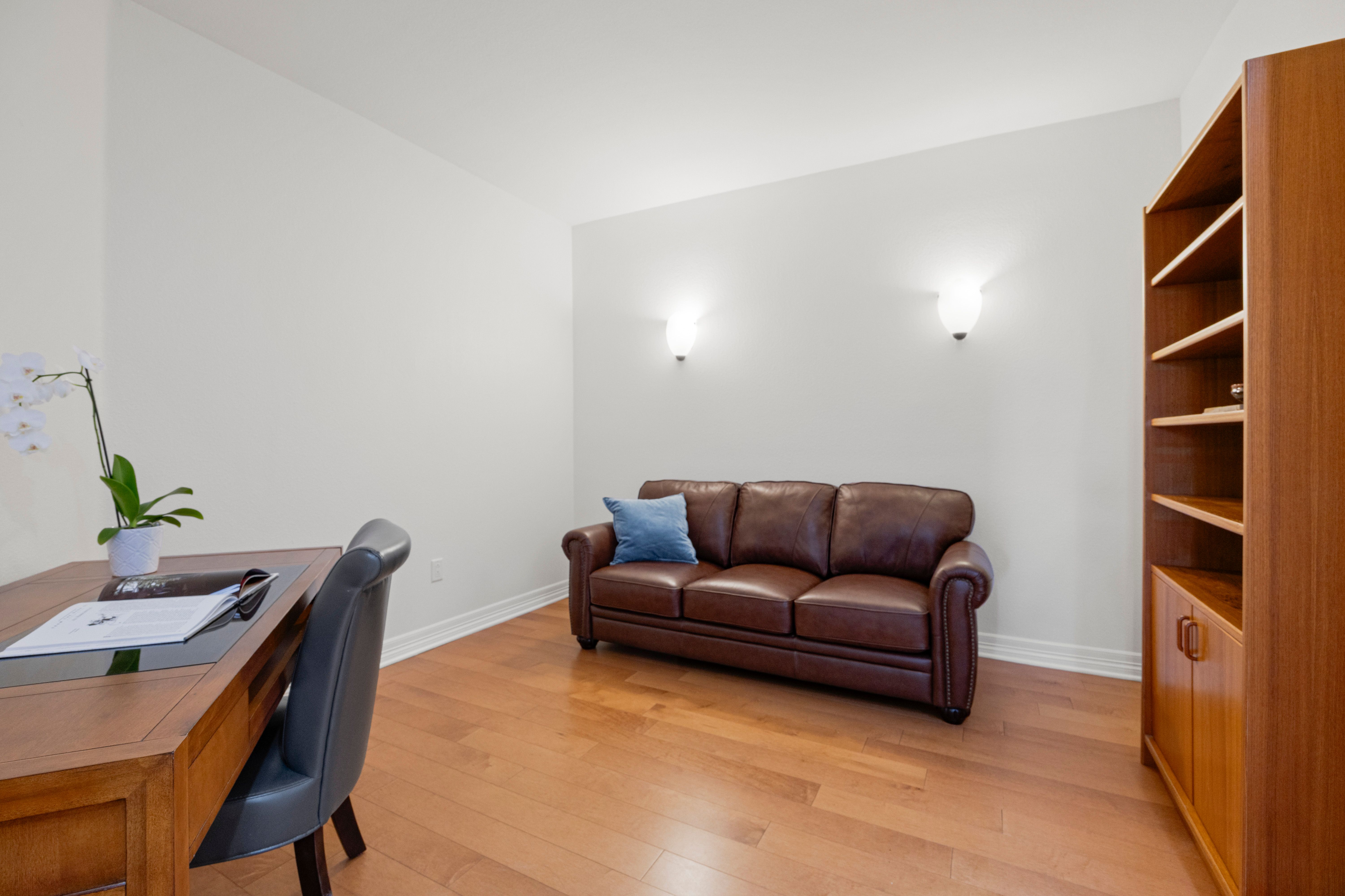  Functional floor plan with thoughtful updates throughout - 物件實景