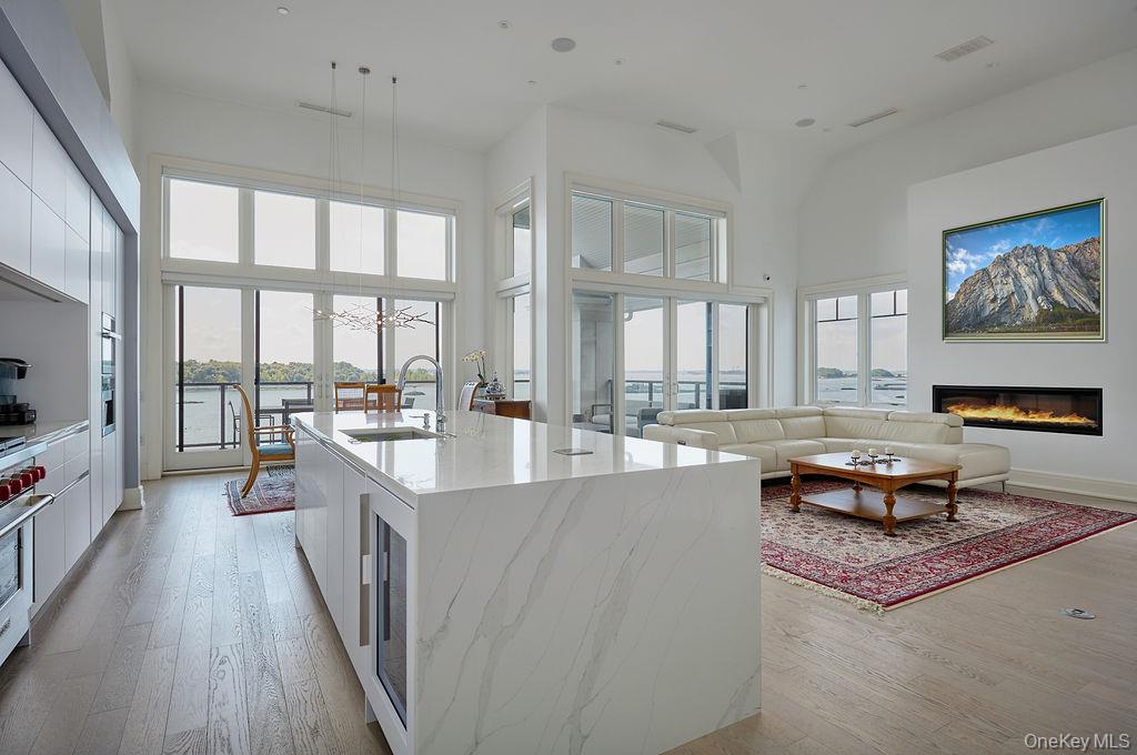 New Rochelle, New York, 10805, United States, 3 Bedrooms Bedrooms, ,4 BathroomsBathrooms,Residential,For Sale,1942227
