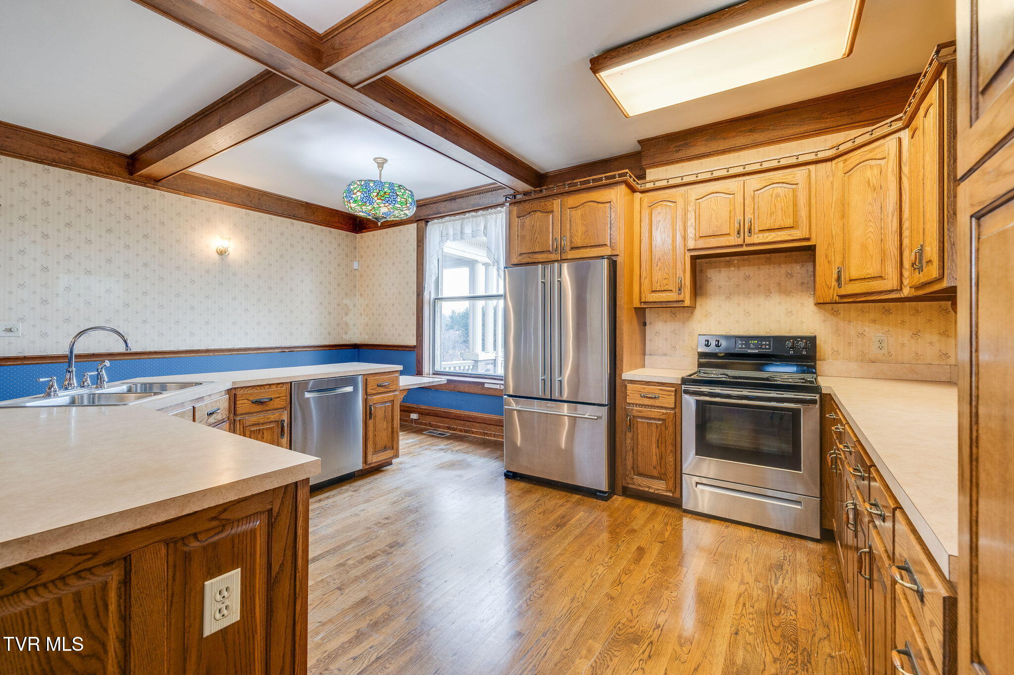 Bristol, Tennessee, 37620, United States, 4 Bedrooms Bedrooms, ,5 BathroomsBathrooms,Residential,For Sale,2005262