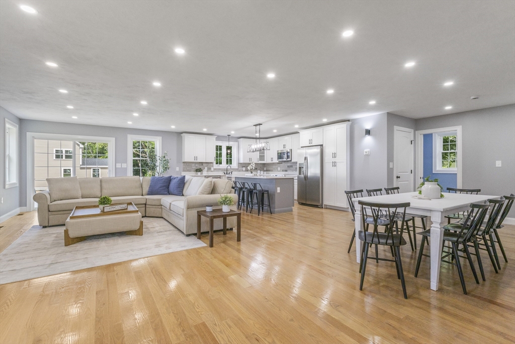 Attleboro, Massachusetts, 02703, United States, 4 Bedrooms Bedrooms, ,3 BathroomsBathrooms,Residential,For Sale,1924385