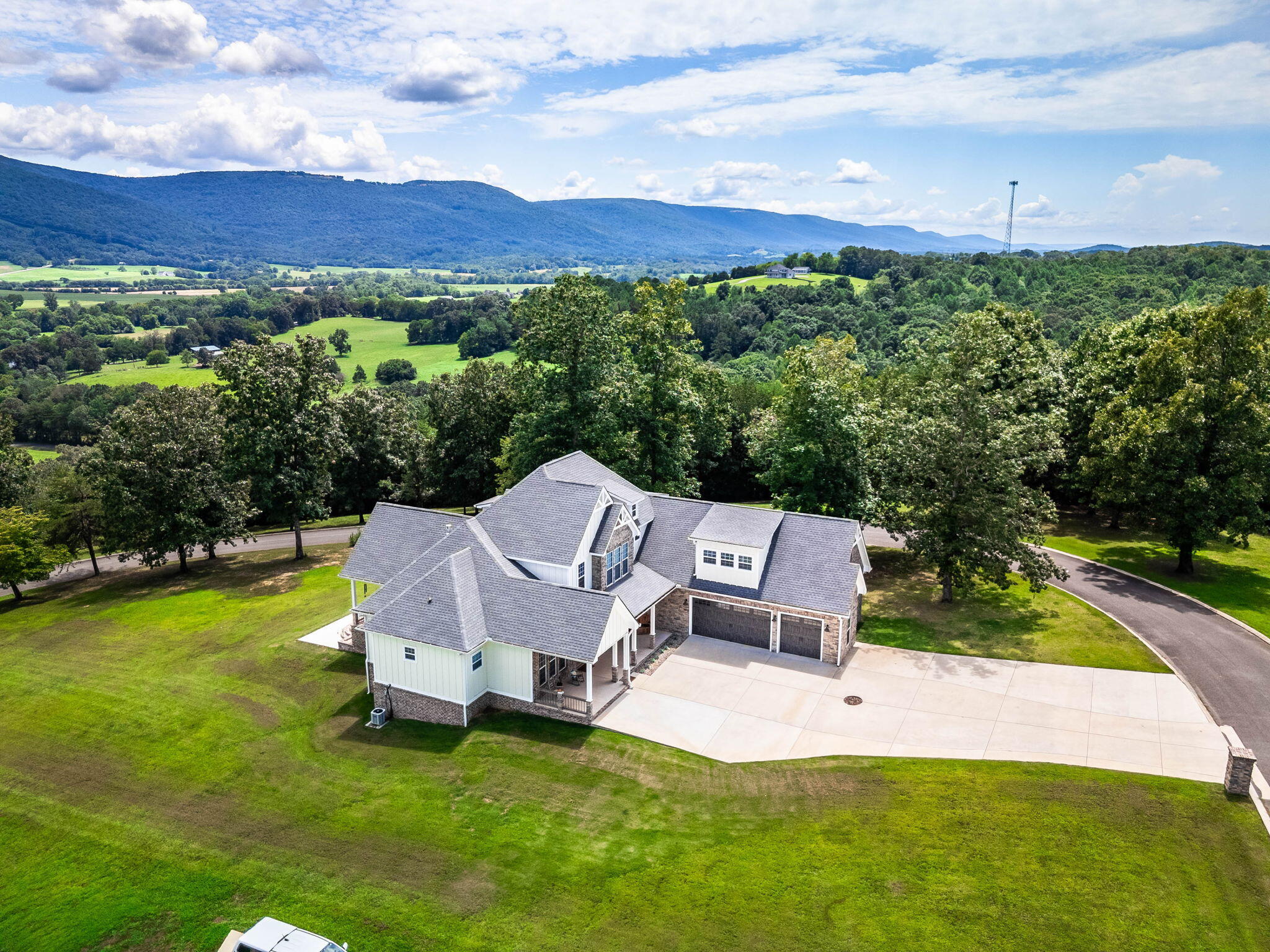 Dunlap, Tennessee, 37327, United States, 4 Bedrooms Bedrooms, ,4 BathroomsBathrooms,Residential,For Sale,1914662