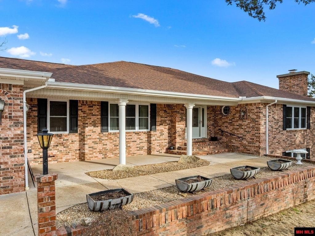 Mountain Home, Arkansas, 72653, United States, 3 Bedrooms Bedrooms, ,4 BathroomsBathrooms,Residential,For Sale,2025116