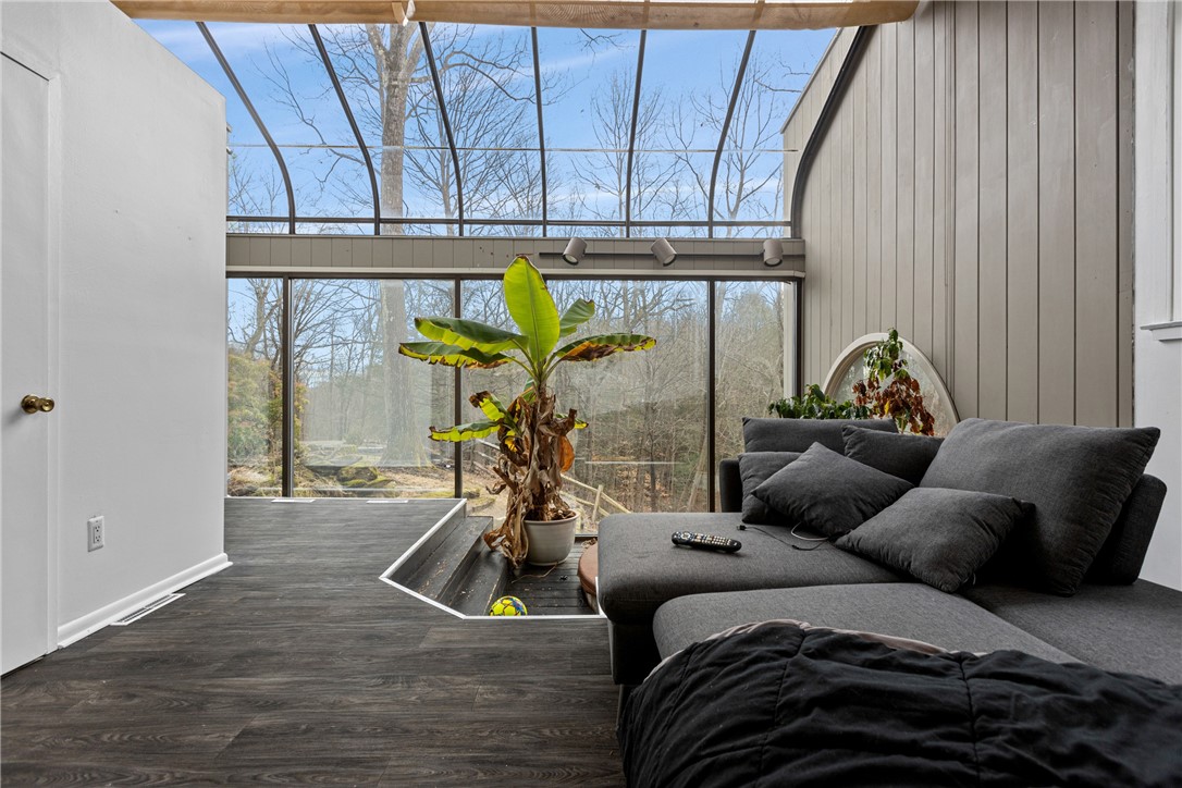 Fox Chapel, Pennsylvania, 15215, United States, 4 Bedrooms Bedrooms, ,5 BathroomsBathrooms,Residential,For Sale,1927245