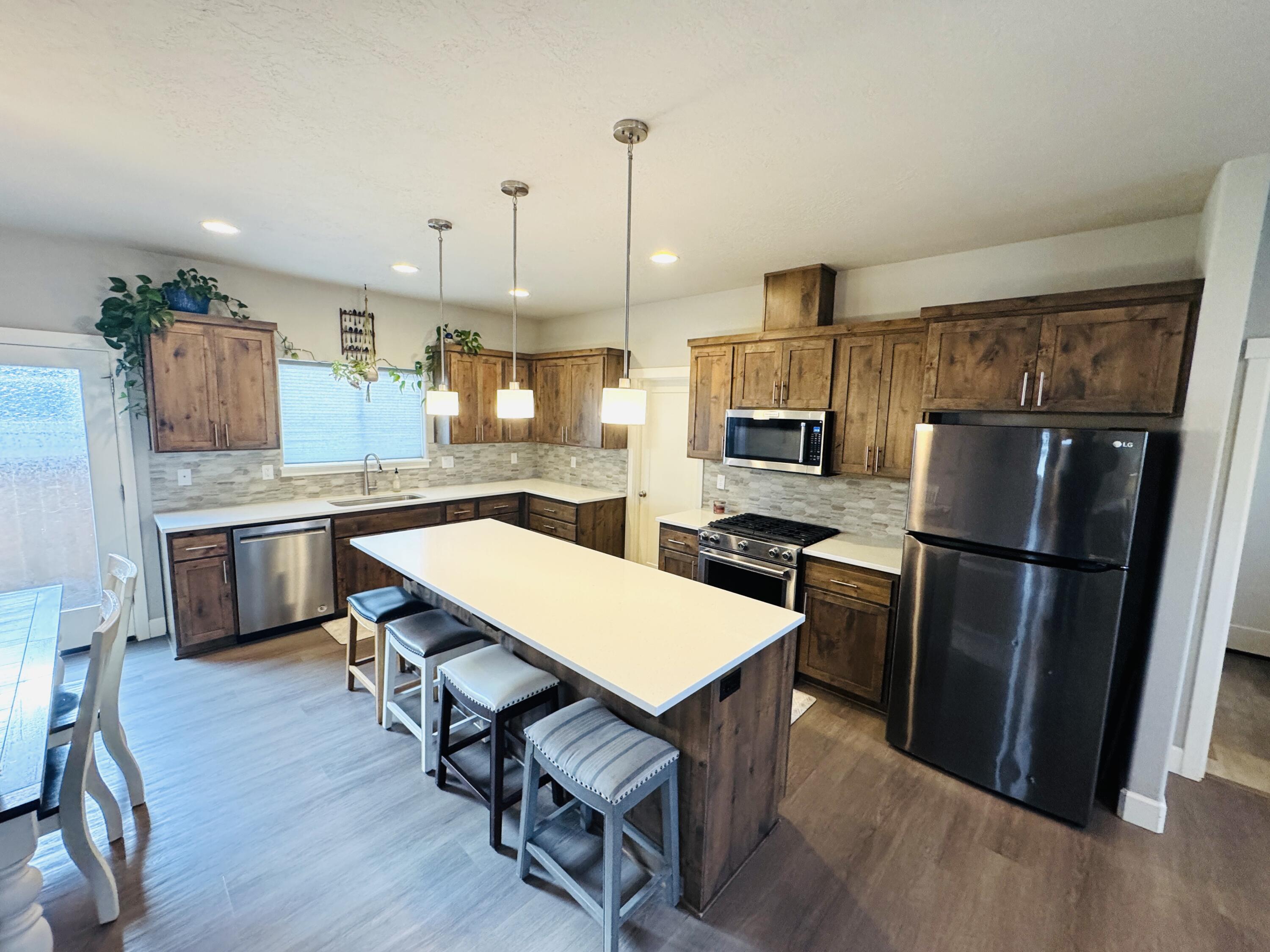 Redmond, Oregon, 97756, United States, 3 Bedrooms Bedrooms, ,2 BathroomsBathrooms,Residential,For Sale,2007791