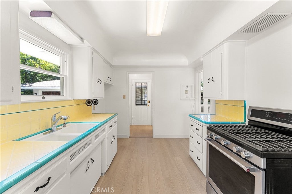 San Bernardino, California, 92405, United States, 3 Bedrooms Bedrooms, ,2 BathroomsBathrooms,Residential,For Sale,1931441