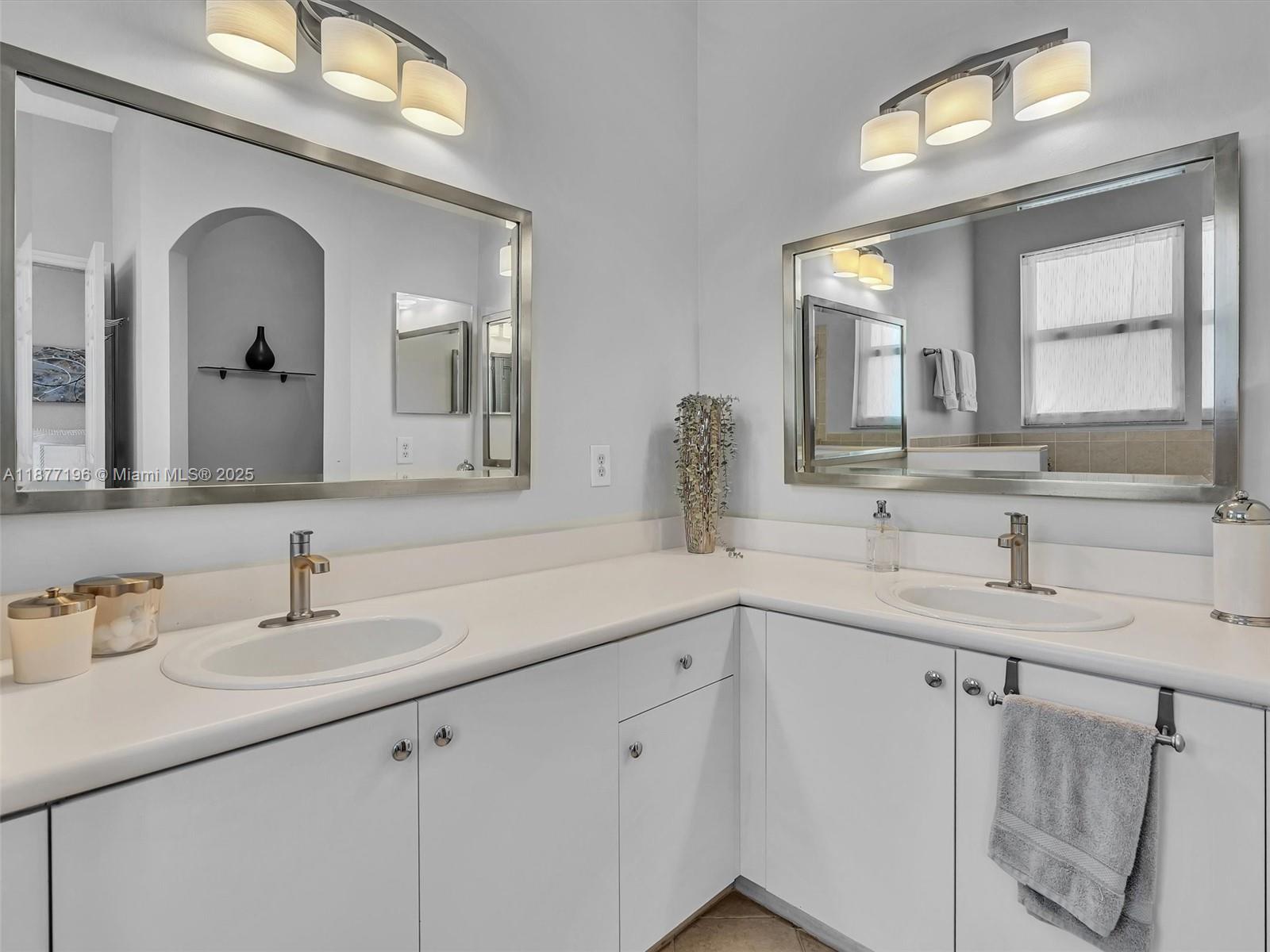 Miami, Florida, 33186, United States, 3 Bedrooms Bedrooms, ,3 BathroomsBathrooms,Residential,For Sale,1949094