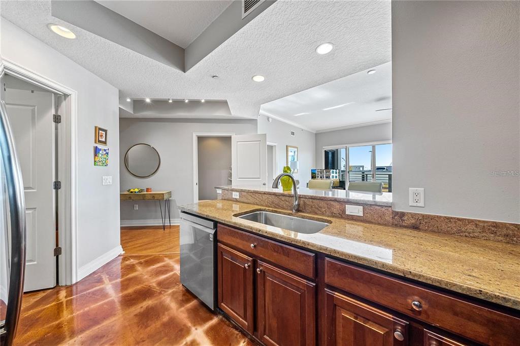 Tampa, Florida, 33602, United States, 2 Bedrooms Bedrooms, ,3 BathroomsBathrooms,Residential,For Sale,2018013