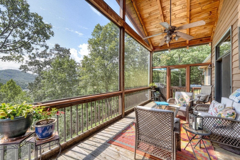 Murphy, North Carolina, 28906, United States, 3 Bedrooms Bedrooms, ,2 BathroomsBathrooms,Residential,For Sale,1926977