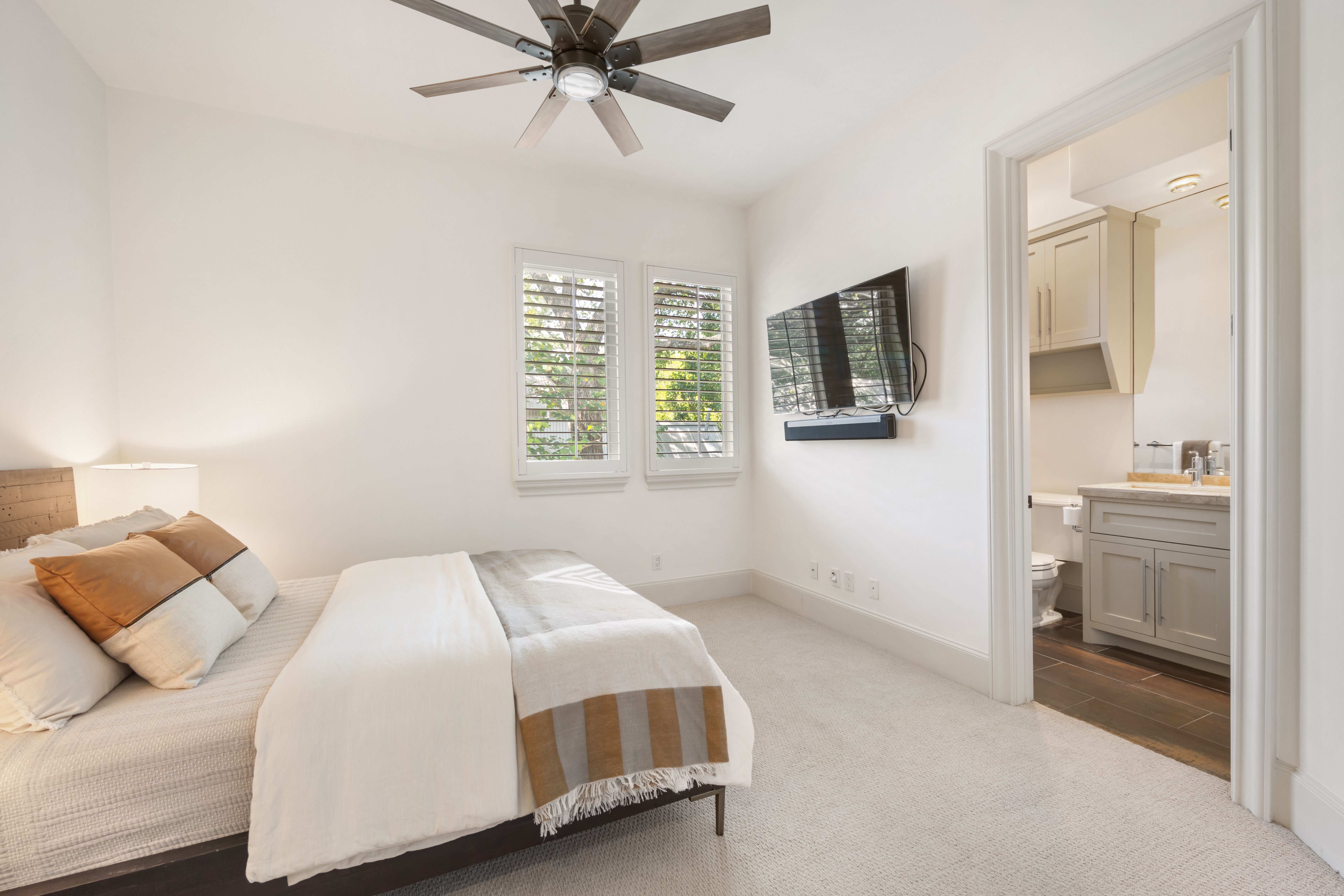  Refined Barton Hills Living  Private Garage  Exceptional 78704 Location - 物件實景