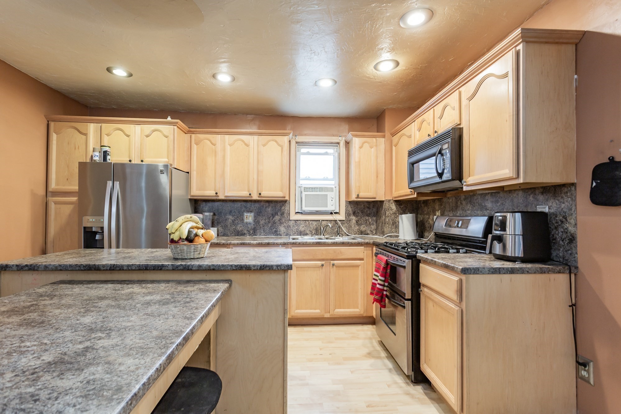 New Bedford, Massachusetts, 02740, United States, 7 Bedrooms Bedrooms, ,2 BathroomsBathrooms,Residential,For Sale,1943461