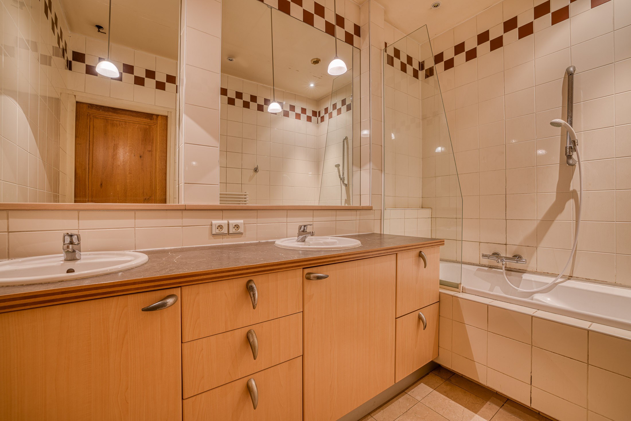 Characterful family apartment in the heart of the highly sought-after Ilots dis… - 物件實景
