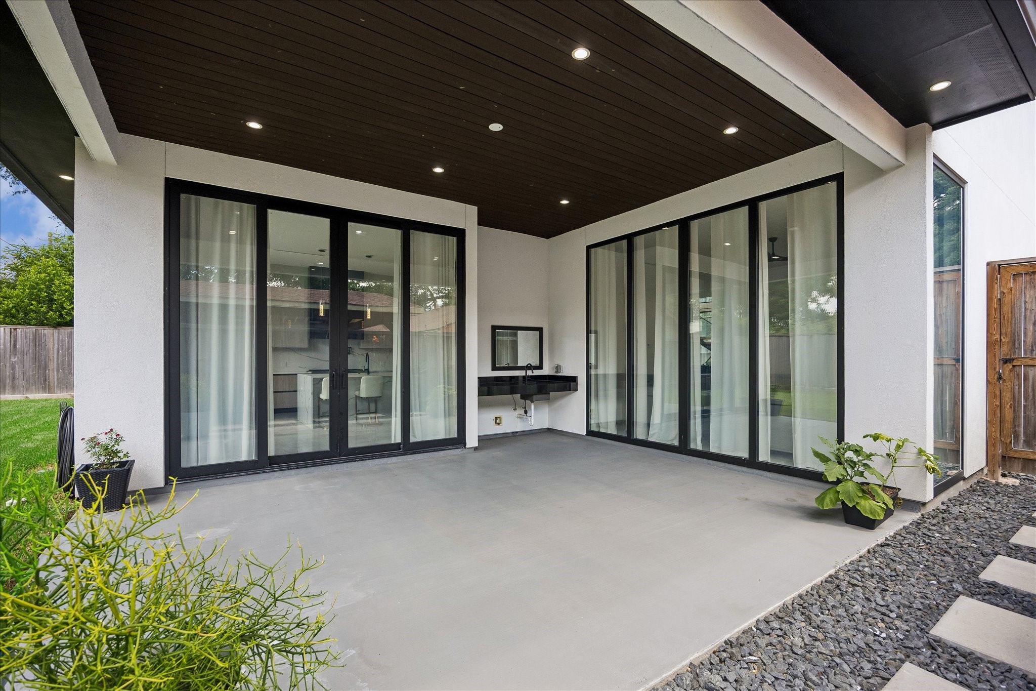  9909 Larston Street - 物件實景