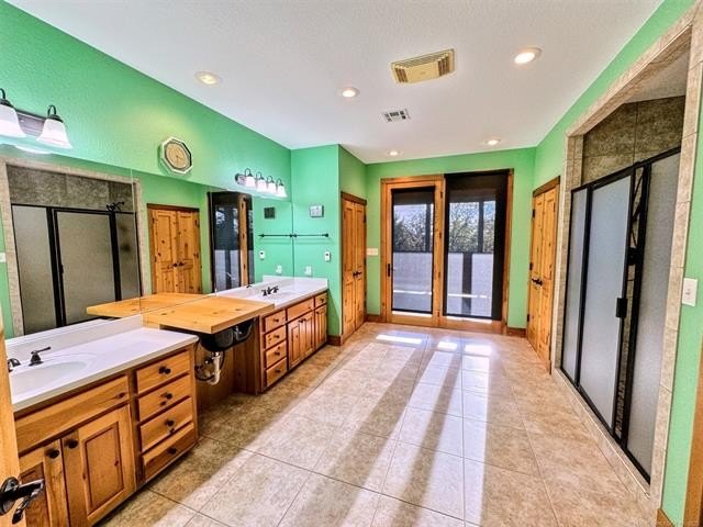 Cookson, Oklahoma, 74427, United States, 8 Bedrooms Bedrooms, ,10 BathroomsBathrooms,Residential,For Sale,1825365