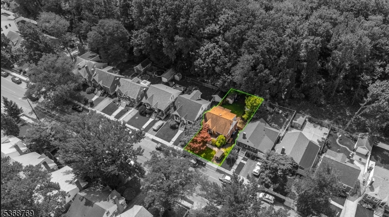 Union, New Jersey, 07083, United States, 3 Bedrooms Bedrooms, ,3 BathroomsBathrooms,Residential,For Sale,1885443