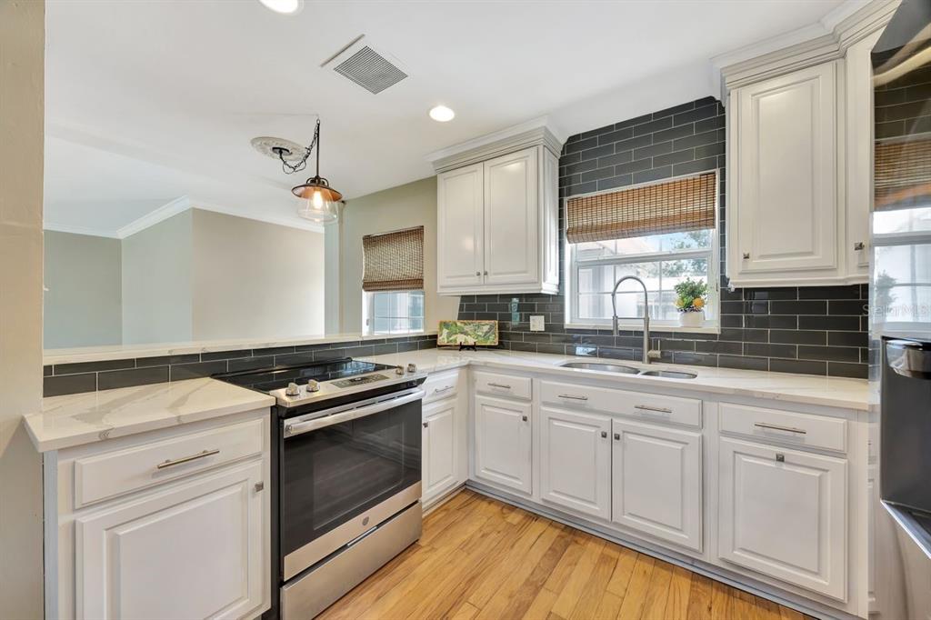 Tampa, Florida, 33611, United States, 3 Bedrooms Bedrooms, ,2 BathroomsBathrooms,Residential,For Sale,1876047