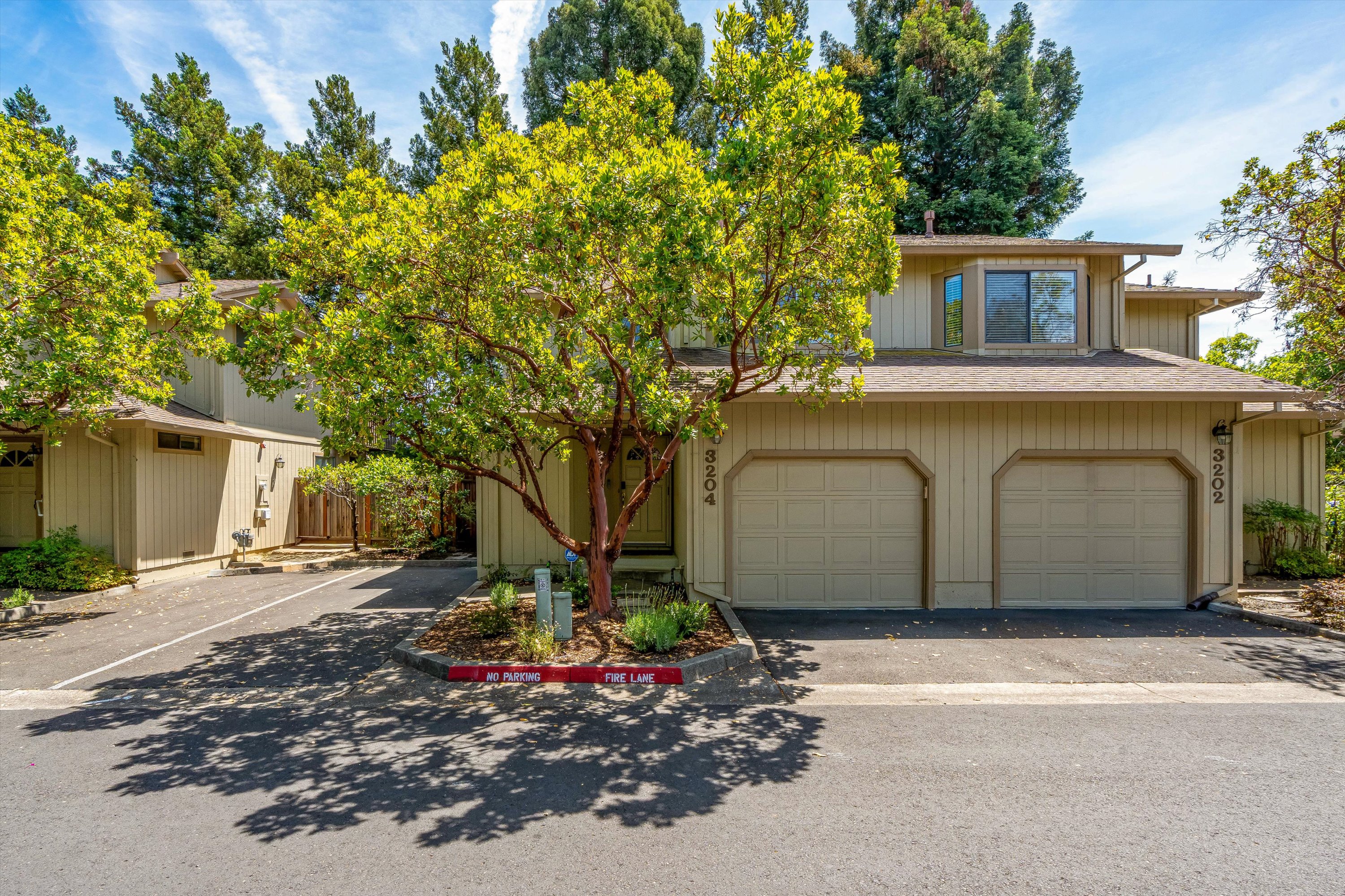  3204 Villa Lane - 物件實景