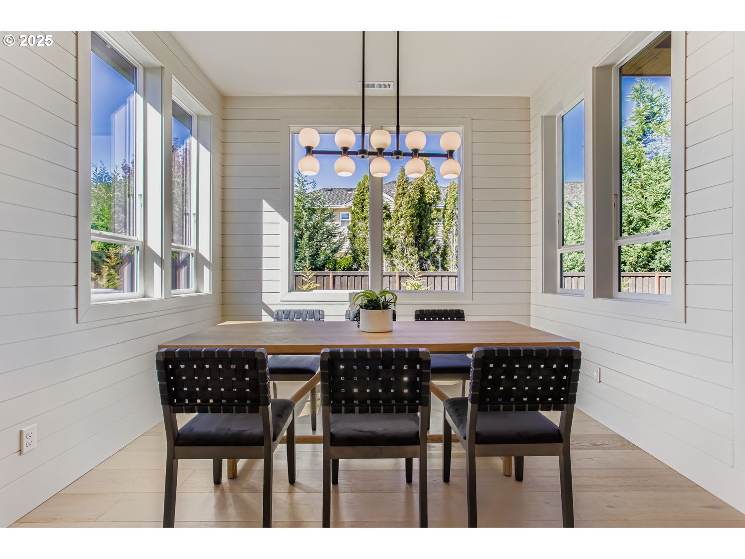 Portland, Oregon, 97229, United States, 5 Bedrooms Bedrooms, ,4 BathroomsBathrooms,Residential,For Sale,1982334