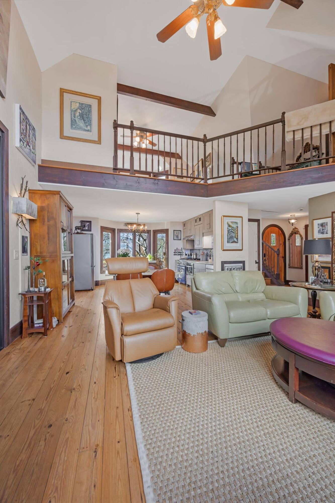 Rising Fawn, Georgia, 30738, United States, 2 Bedrooms Bedrooms, ,2 BathroomsBathrooms,Residential,For Sale,1995389