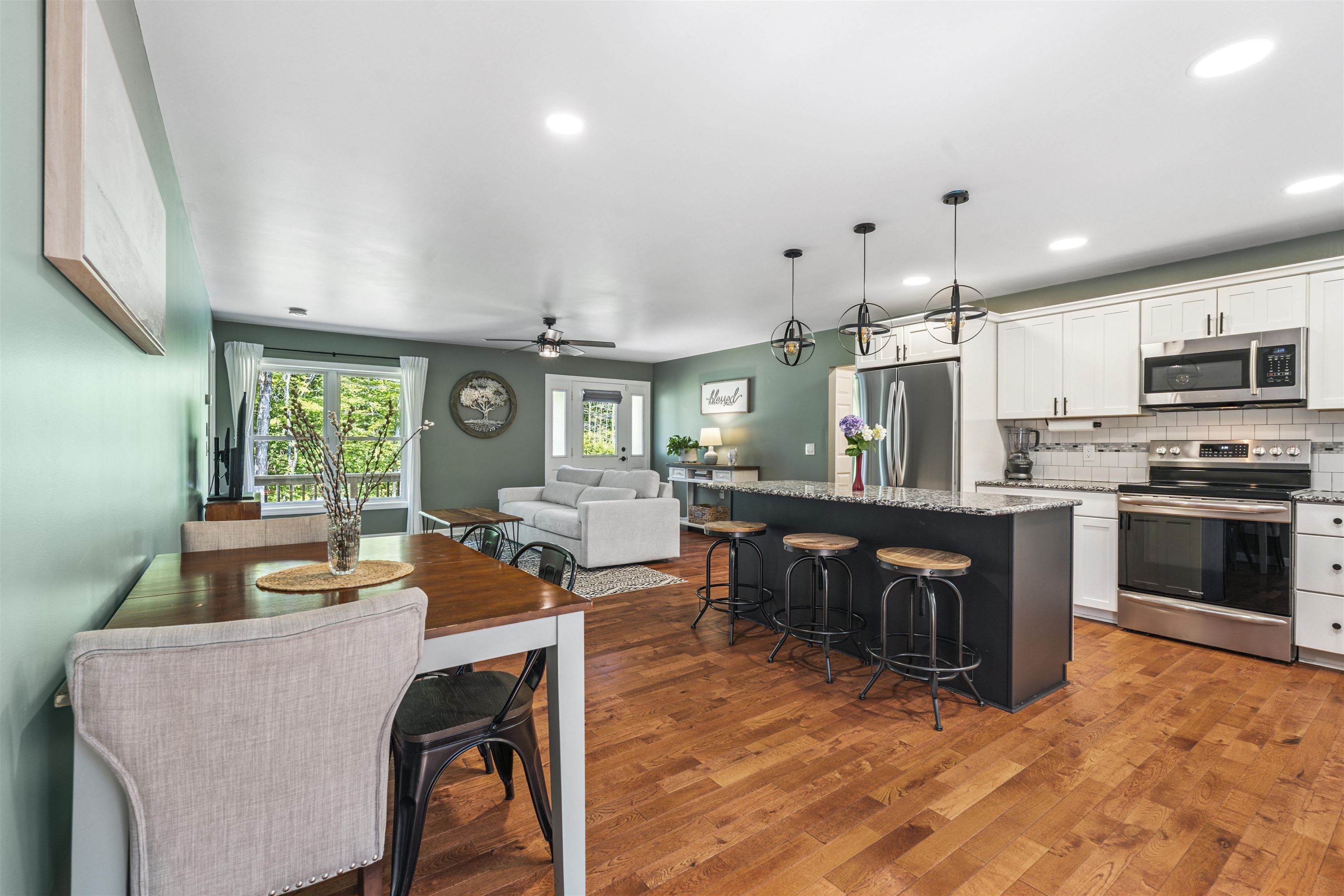 Holderness, New Hampshire, 03245, United States, 3 Bedrooms Bedrooms, ,2 BathroomsBathrooms,Residential,For Sale,1918284