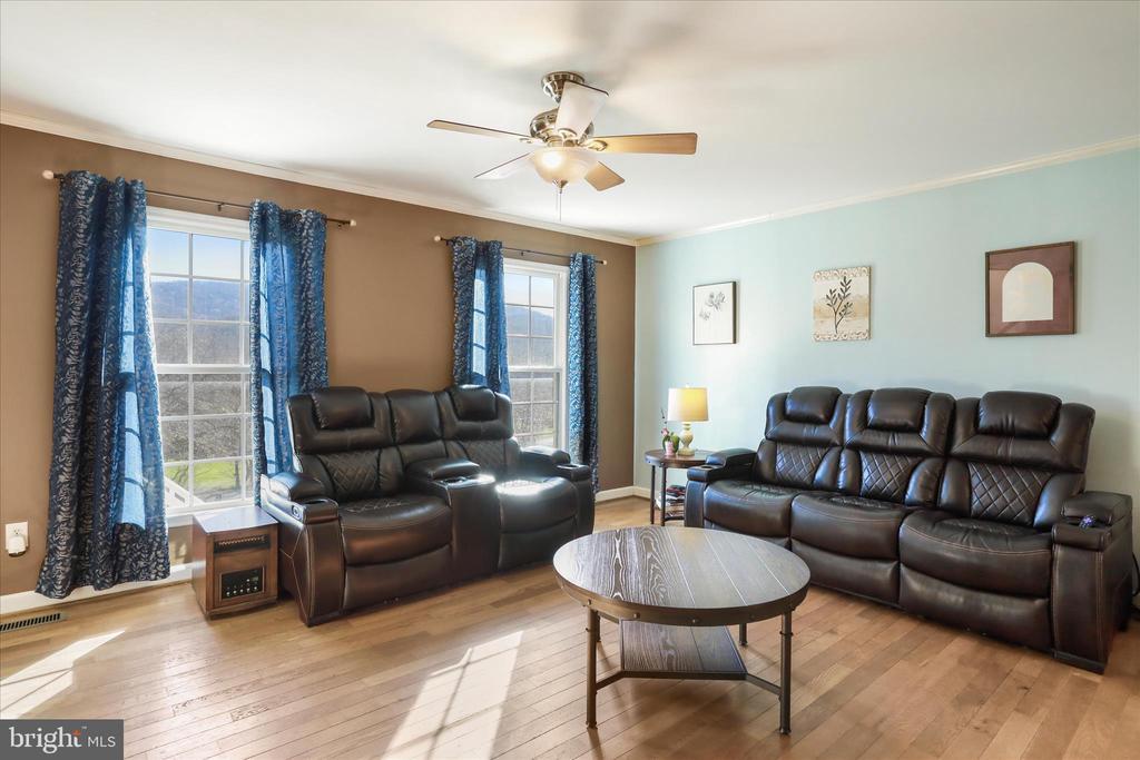 Front Royal, Virginia, 22630, United States, 4 Bedrooms Bedrooms, ,4 BathroomsBathrooms,Residential,For Sale,1994822