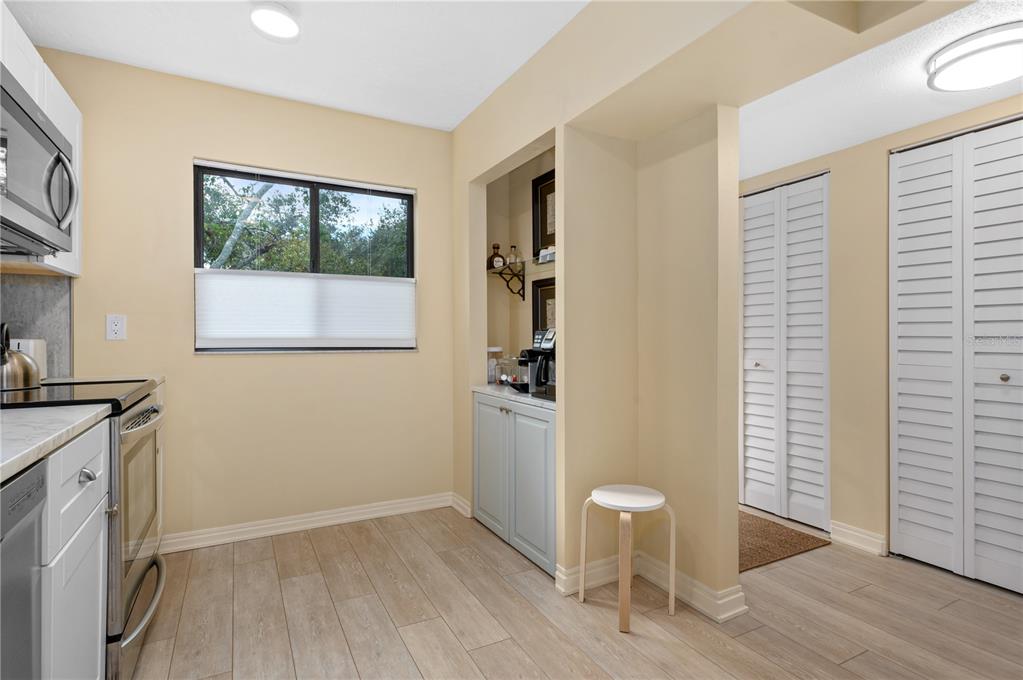 Sarasota, Florida, 34231, United States, 2 Bedrooms Bedrooms, ,2 BathroomsBathrooms,Residential,For Sale,1969119