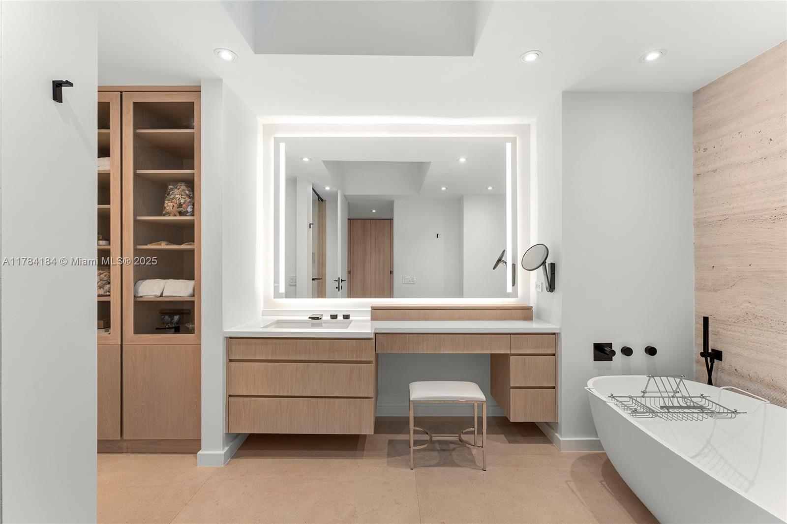 Miami Beach, Florida, 33109, United States, 3 Bedrooms Bedrooms, ,5 BathroomsBathrooms,Residential,For Sale,1770754