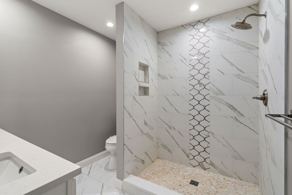 Mendon, Massachusetts, 01756, United States, 3 Bedrooms Bedrooms, ,3 BathroomsBathrooms,Residential,For Sale,1997117