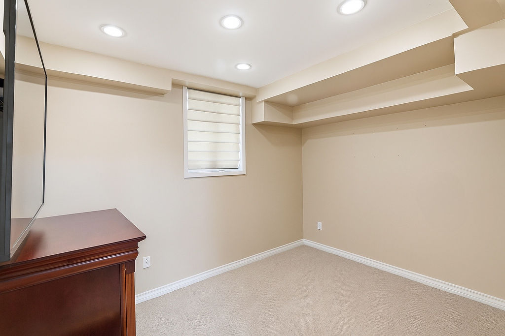 Howard Beach, New York, 11414, United States, 4 Bedrooms Bedrooms, ,3 BathroomsBathrooms,Residential,For Sale,1992466