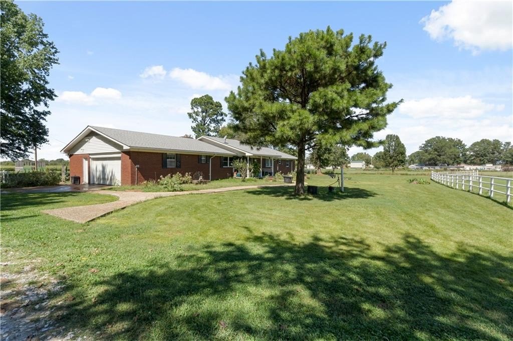 Siloam Springs, Arkansas, 72761, United States, 3 Bedrooms Bedrooms, ,4 BathroomsBathrooms,Residential,For Sale,1981853