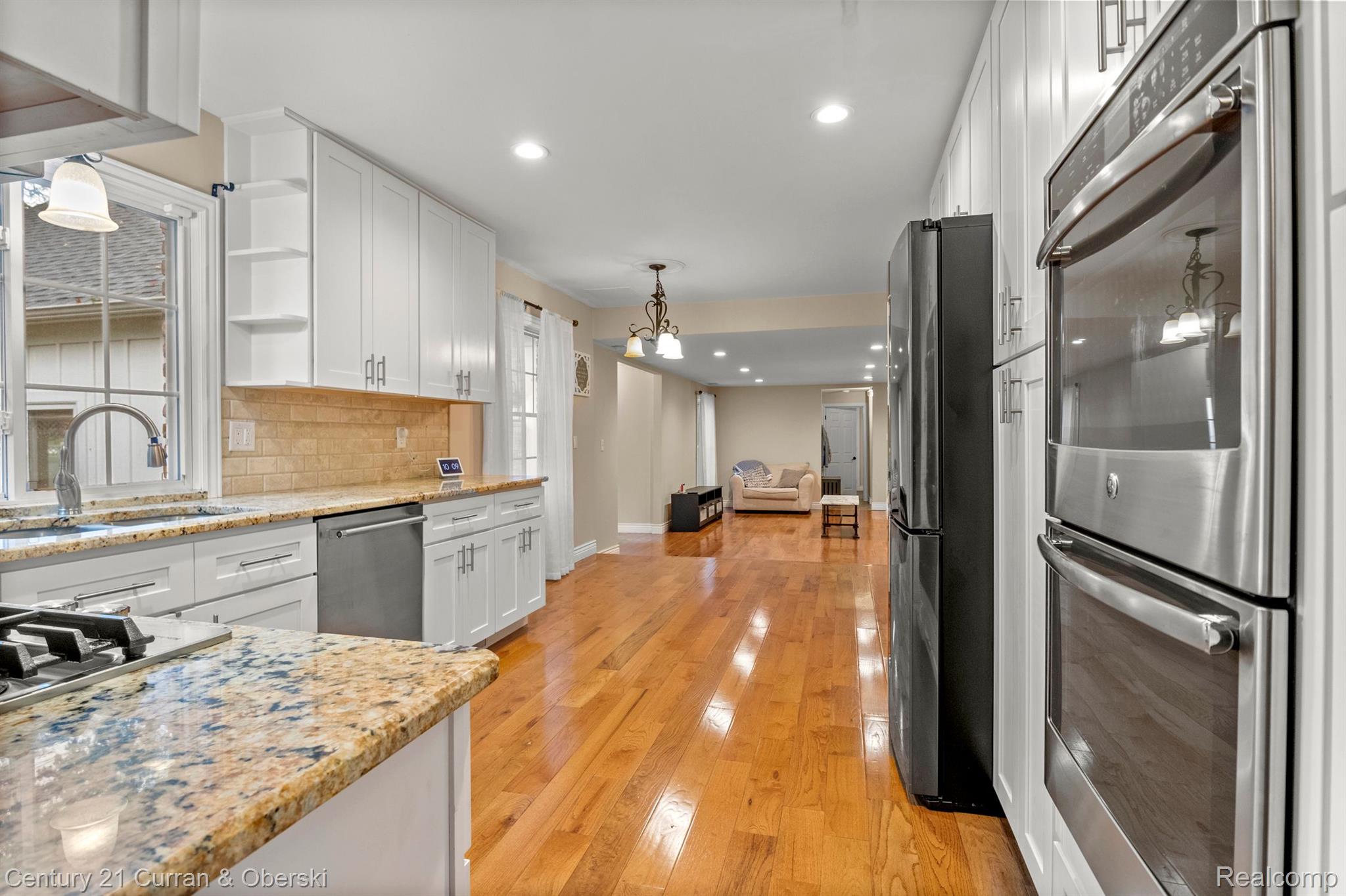 West Bloomfield Charter Township, Michigan, 48322, United States, 4 Bedrooms Bedrooms, ,3 BathroomsBathrooms,Residential,For Sale,1977559