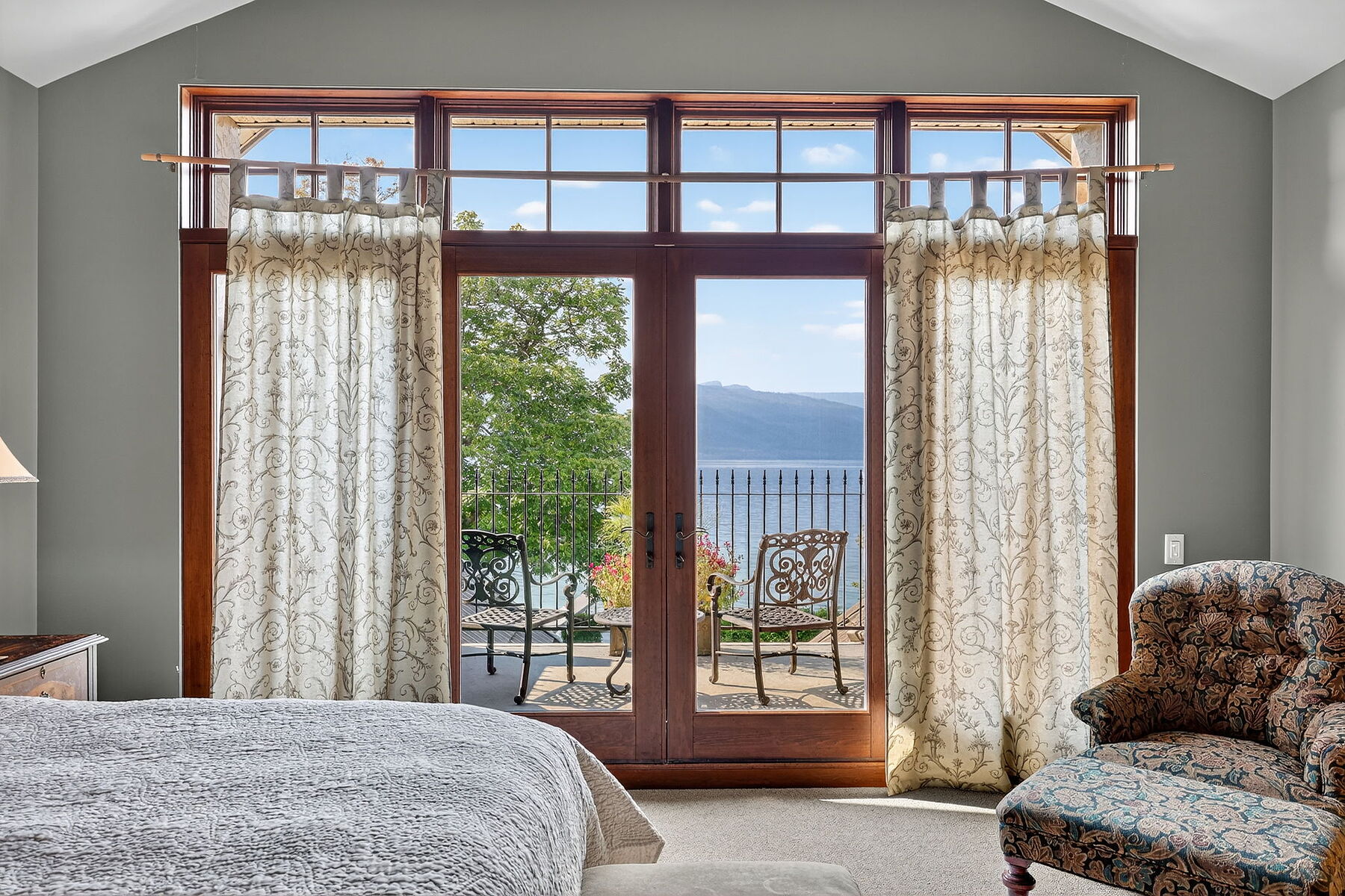  Distinguished Lakefront Estate - 物件實景
