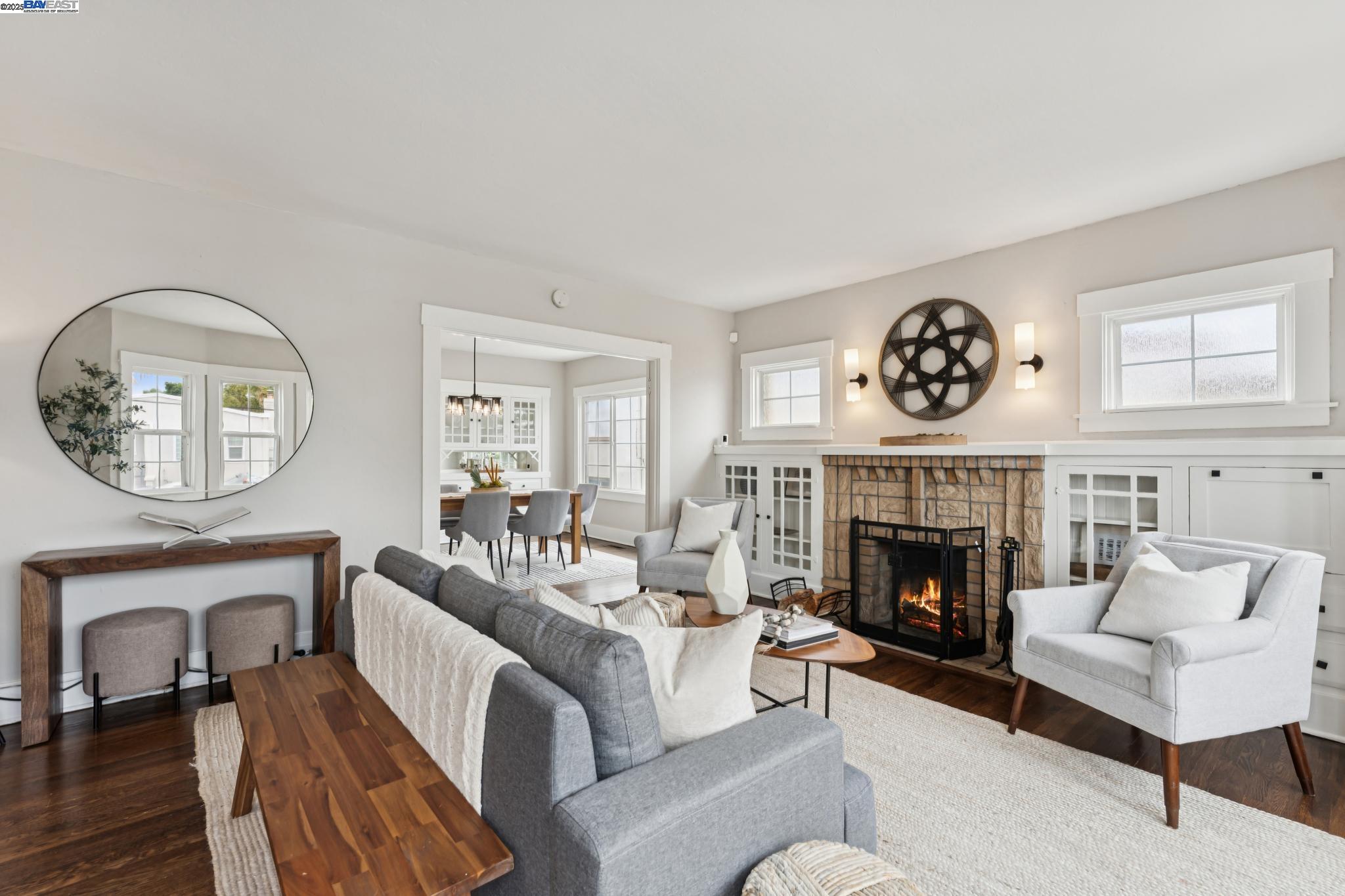 Oakland, California, 94605, United States, 2 Bedrooms Bedrooms, ,1 BathroomBathrooms,Residential,For Sale,1901518