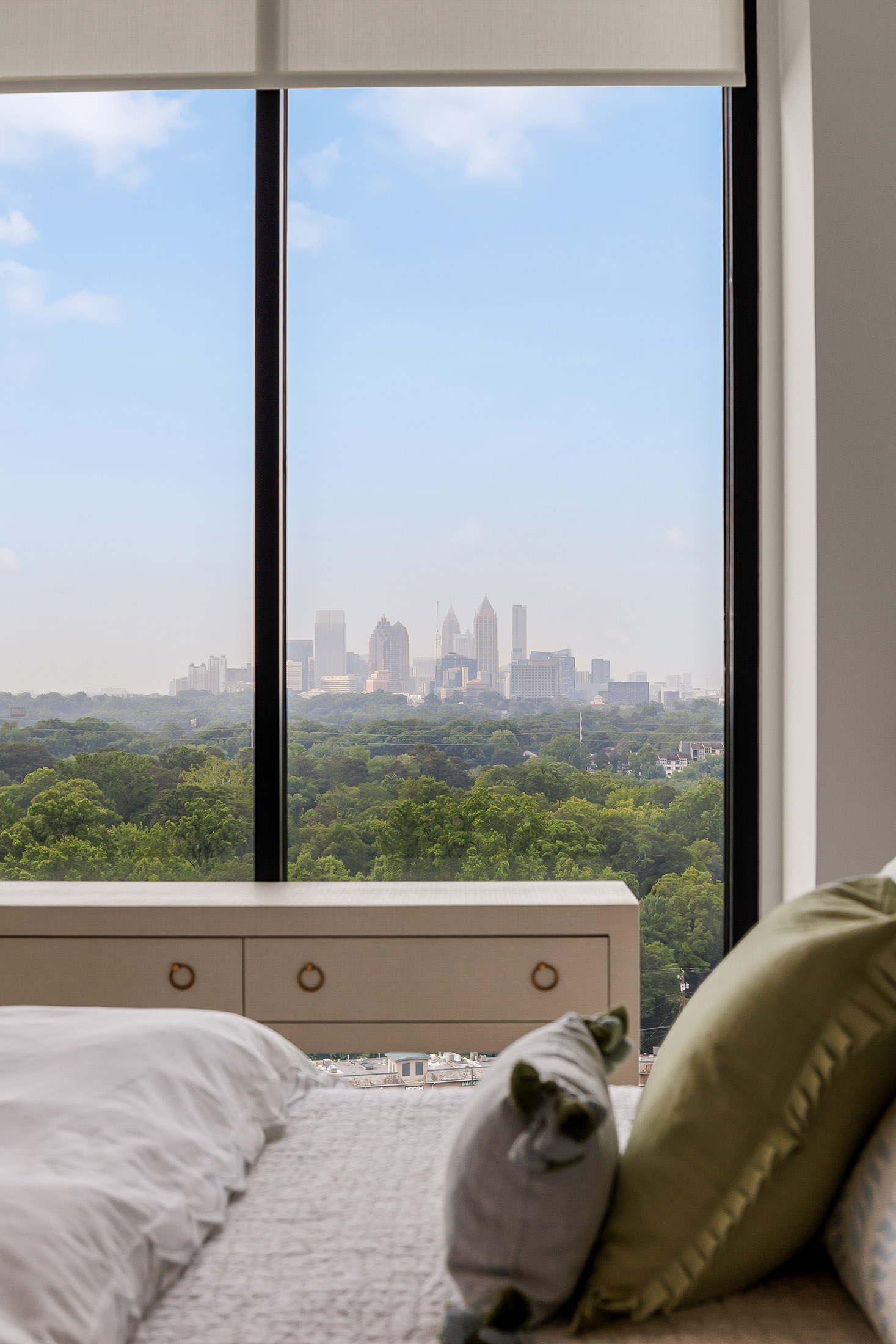  Elevated Design and Sweeping Skyline Views at The Dillon - 物件實景