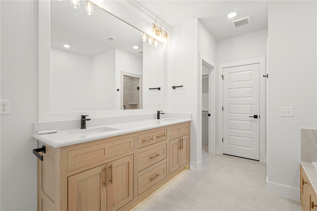 Centerton, Arkansas, 72719, United States, 4 Bedrooms Bedrooms, ,4 BathroomsBathrooms,Residential,For Sale,1991183