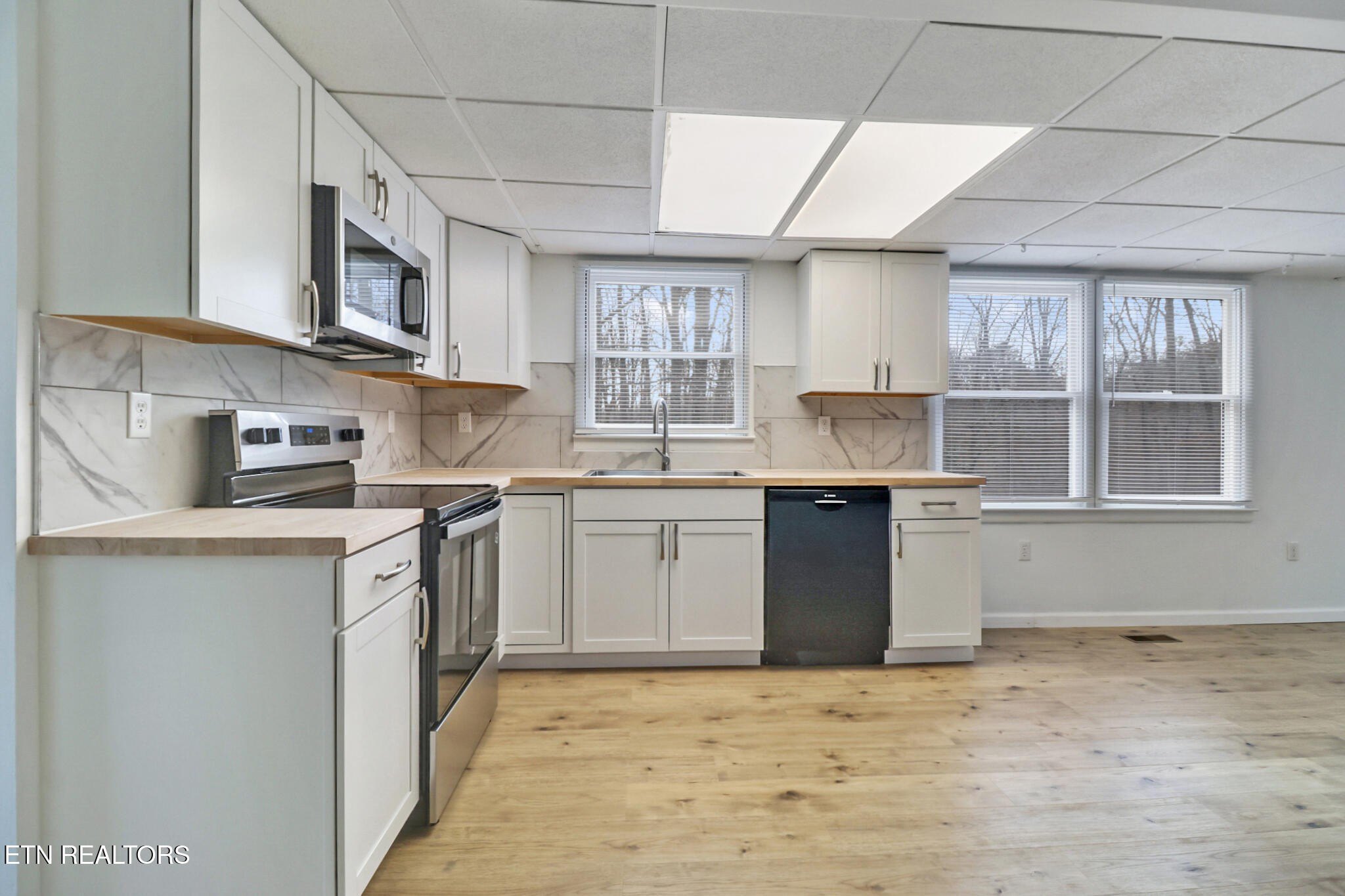 Crossville, Tennessee, 38555, United States, 4 Bedrooms Bedrooms, ,3 BathroomsBathrooms,Residential,For Sale,2005709